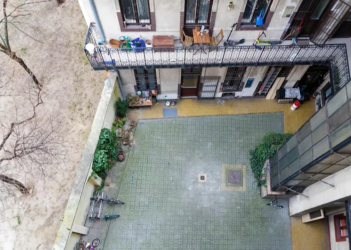 Big Time - In The Heart Of Lejlighed Budapest
